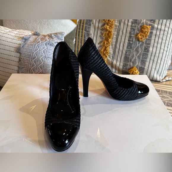 ✅2 for $50✅ 
BCBGMAXAZRIA Pump - GUC 35.5. Fit like a 6 - Picture 4 of 6